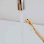 Sbiancamento denti fai da te: cosa sapere prima di provare i rimedi domestici